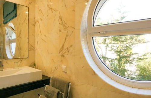 Edles Apartment in Architektenvilla mit großem Pool, Sauna, Dachterrasse und malerischem Garten - Foto 19