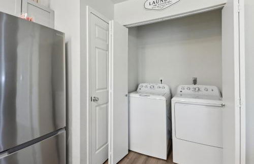 Modern Rental Near Medical Center, Six Flags, UTSA, La Cantera, Lackland AFB - Foto 37