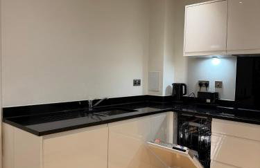 Prestige London Apartment Balcony Views - Photo 8