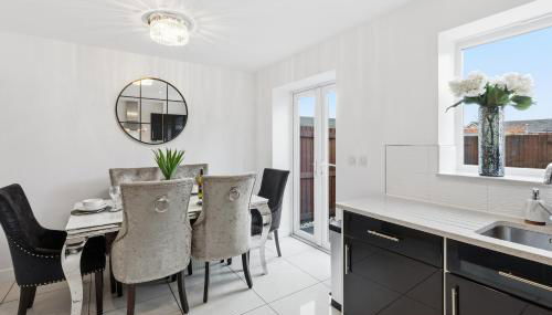 Stylish 3-Bed House in Newton-le-Willows - Private Parking & Garden - Foto 3