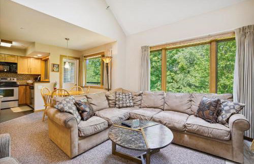 Highridge J5B Spectacular 1 Bedroom Escape with fireplace, sauna & resort amenities - Foto 2