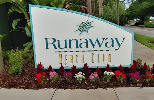 Runaway Beach Club Condo near Disney - Foto 29