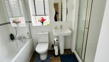 The Grace House Entire 4bed detached - Foto 5, Shower