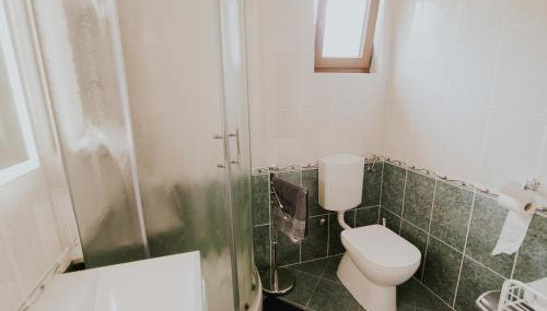 Villa Daisy - Photo 4, Shower