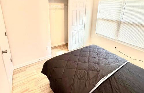 3 Bed Home 5 Mins to JAX Airport & Zoo - Foto 49