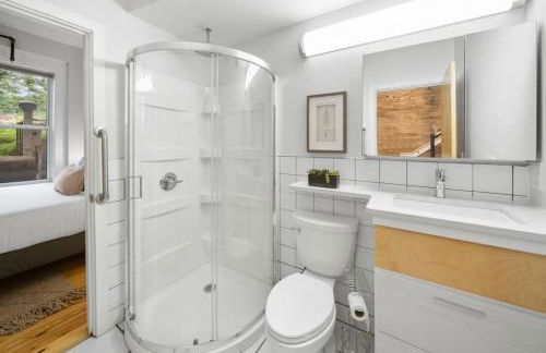 Huge Retrea w Rooftop Deck Stay At Farmers Market - Foto 33