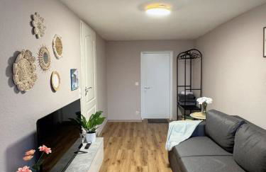 Near Messe, Airport, City Center with Private Garden and Parking - Foto 19