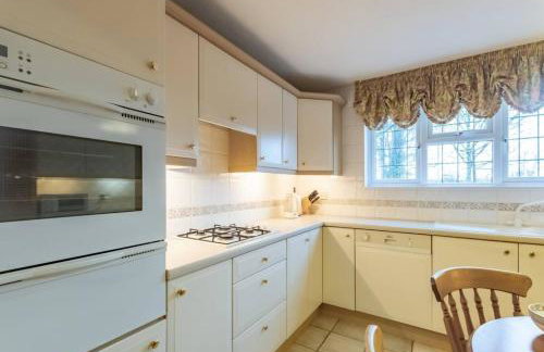 Tudor Style Seafront Home Sea Views Shoebury - Pass the Keys - Foto 31