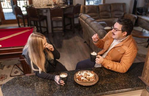 Lux Western Cabin Pool Table Ping Pong Vibes - Foto 17