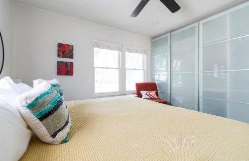 Enchanting 3BR Cottage Close to Downtown - Foto 30