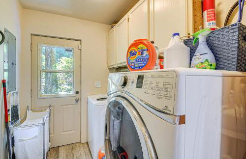 Port Orchard Lakefront Cabin with Fire Pit and Grill! - Foto 22