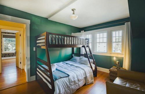 Gorgeous Eccentric Family Home with Cowboy Pool - Foto 45