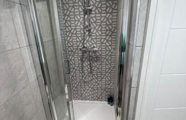 Aisiki Apartments at Stanhope Road, North Finchley, Airconditioned Multiple 2 or 3-Bedroom, Pet Friendly Duplex Flats, King or Twin Beds with Free WiFi - Foto 77