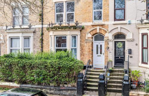 Anfield House - Liverpool Retreat 7 Bedroom Home - Photo 2