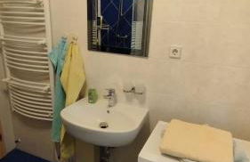 Gästehaus mit 3 separaten Schlafbereichen, Terrasse und Carport - Foto 9