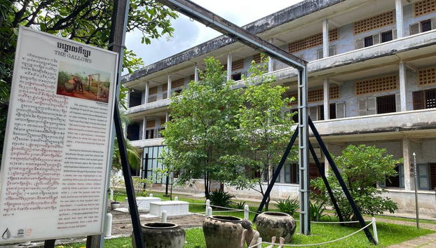 Tuol Sleng and Choeung Ek Killing Fields - Private Tour - Photo 4