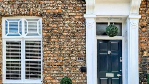42 is the Answer- Stunning York townhouse appearing on TV Holiday Home Show - Foto 1
