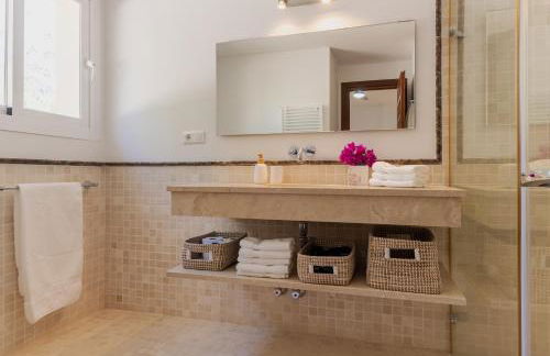 Charming Andalusian-Style Beach Villa - Foto 36