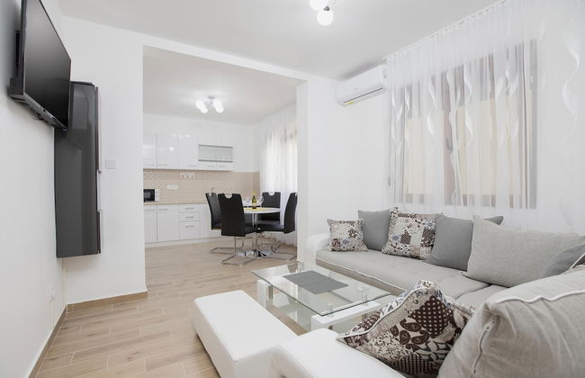 Muo Sea Front Apartments Kotor - Photo 17