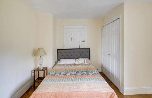 Walk to Beach House with Deck and Yard in Lubec! - Foto 14