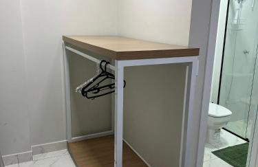 Imóvel climatizado, localizado em um prédio novo e equipado com tudo o que você precisa para uma experiência de hospedagem incrível na cidade de Toledo. - Photo 8