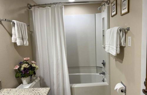 Newly Listed! 20 Percent Off! Golf and Tennis Community Retreat - Foto 18