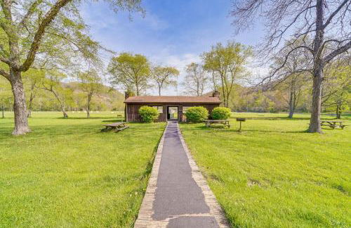 Hike and Fish Marlinton Cabin with Fire Pit and Views! - Foto 32