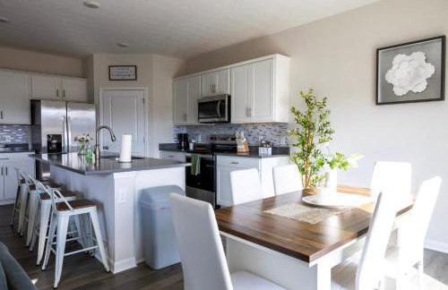 Holistic Campus Rental, LLC - Private Bedrooms in Shared Home with Shared Kitchen - Foto 13