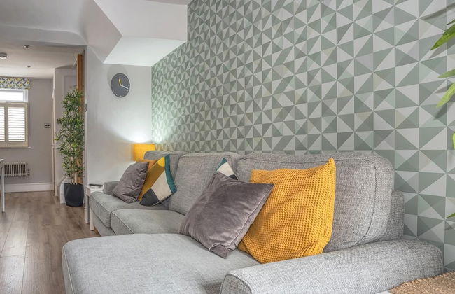 Modern 3-bed House on Tarporley High Street - Photo 5