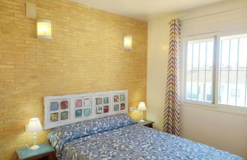 Gran adosado de esquina muy cerca de la playa en la Antilla - Foto 6