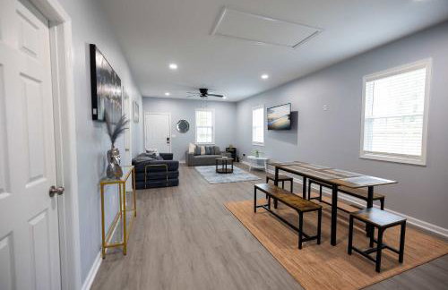 3 Min to Downtown - 10 Min to Elon - Smart TVs - Foto 2