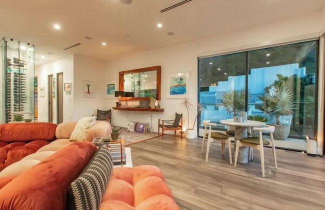 Willow Glen - Hollywood Hills Multi-level Villa With Theater & Pool - Photo 22