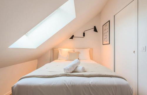 Studio sous les combles côté rue, parking gratuit - Foto 6