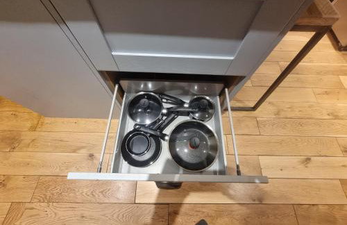 Neet Retreat - sleeps 7 next to beach - Foto 23