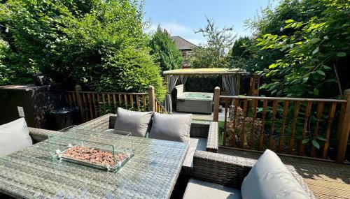 Private All-Weather Hot Tub House, Fire Pit, Free Parking, Near City Centre, Freeman Hospital, Great Transport Links - Photo 1, Garden, Garden view