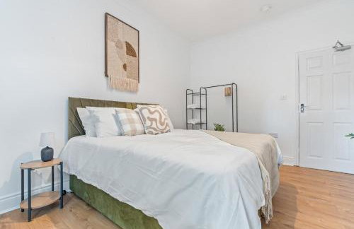 Stylish 4Bed Executive Stay WiFi and Parking - Photo 46