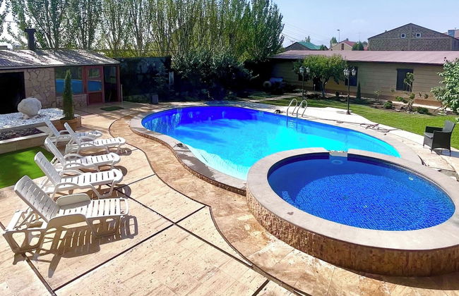 4 Bed Villa Estate Sleeps 7 - Pool, Garden, Sauna - Photo 20