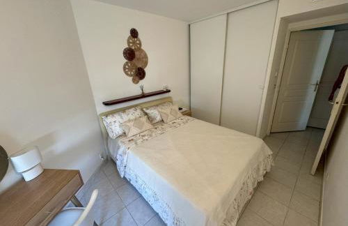 Elegant Apartment with Sea View and Swimming pool - Photo 18