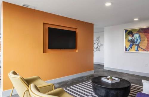 The 513 Flat! 1BR, 1Bath Apt with Pool and Riverfront View! Free Gated Parking! Only Steps from The banks & Stadiums! - Foto 54