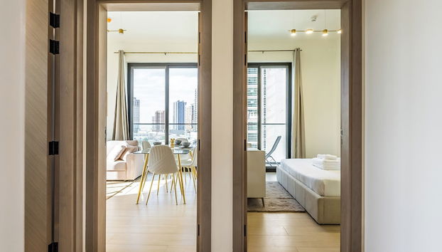 Apt with Artful Interior and Urban Views - Foto 4, Habitación