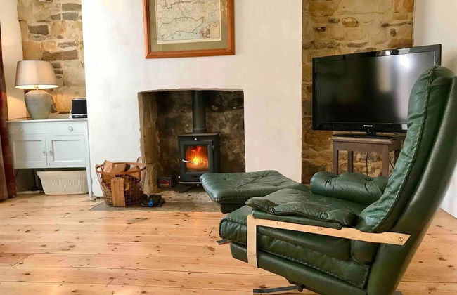 Beachfront Apartment With Woodburner & Courtyard - Photo 17