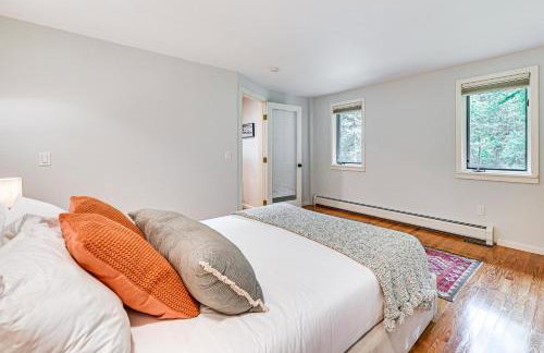 8 Mi to Tanglewood and Butternut Ski Spacious Home! - Foto 20