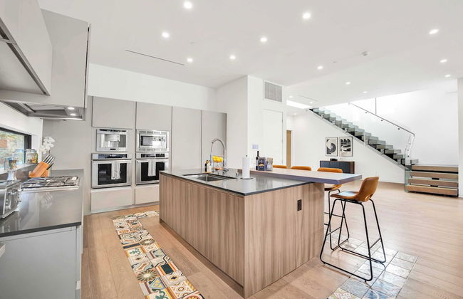 LA Villa by Avantstay Walk to The Grove LA - Photo 29