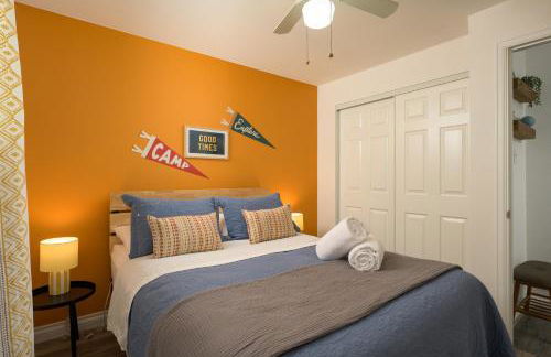 Cozy Family Retreat with Yard - Walk to Olde Town - Foto 18