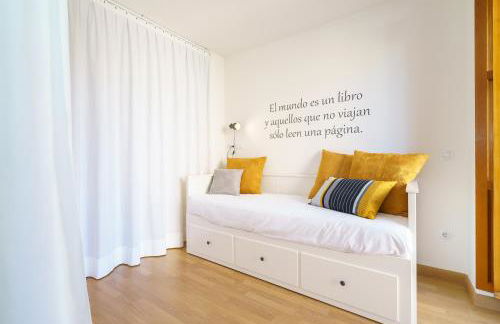 Valencia Home - Photo 50