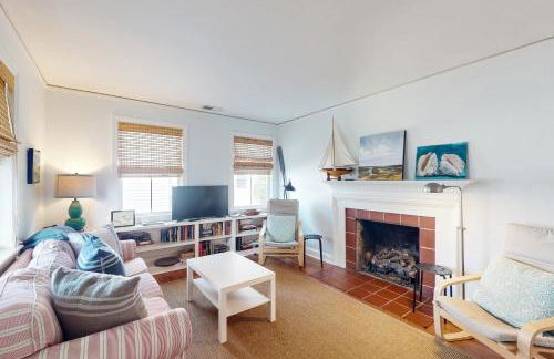 Dog-friendly cottage across from the water in a walkable neighborhood - Foto 2