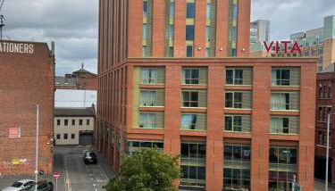 Large 2 bedroom 2 bathroom x6 person city center apartment with free underground parking - Foto 5