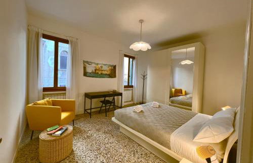 Splendid “True Venice Apartment” overlooking water - Foto 13