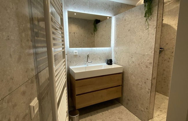 Stylish Couples' Retreat - Photo 15