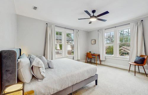 Spacious duplex with private balcony, washer & dryer, and WiFI - Foto 15